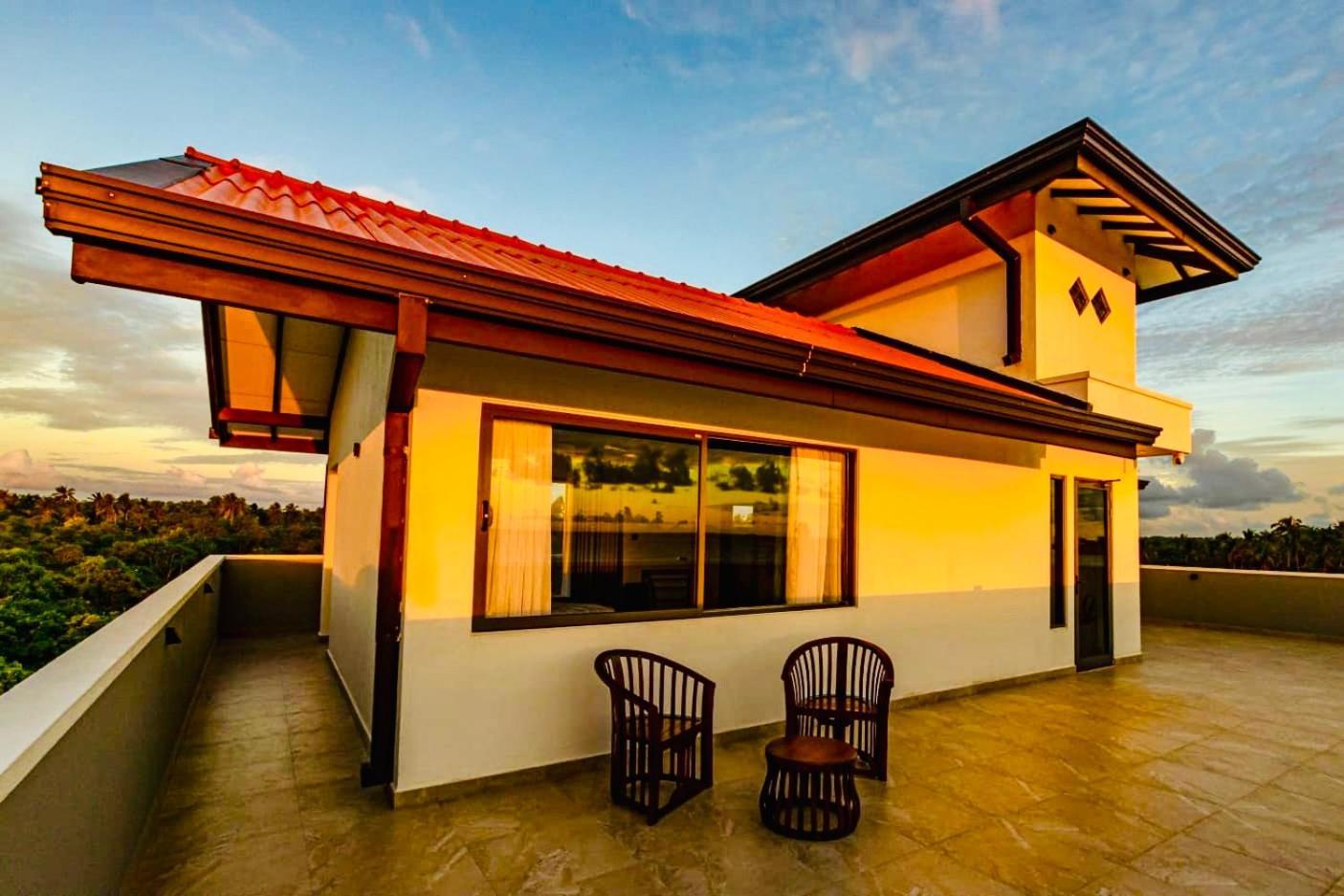 Ocean Front Villa Hikkaduwa Exterior foto